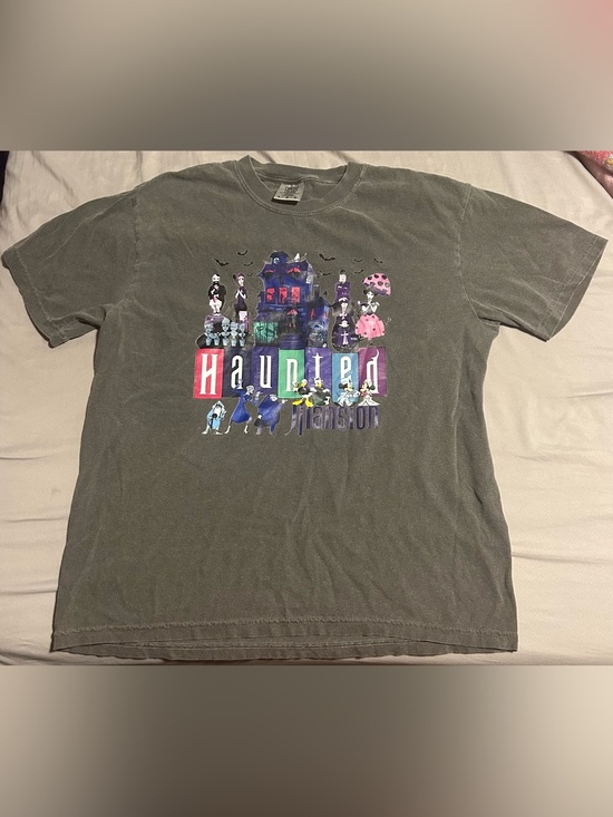 Comfort Colors Tops - Haunted Mansion T-Shirt -size l